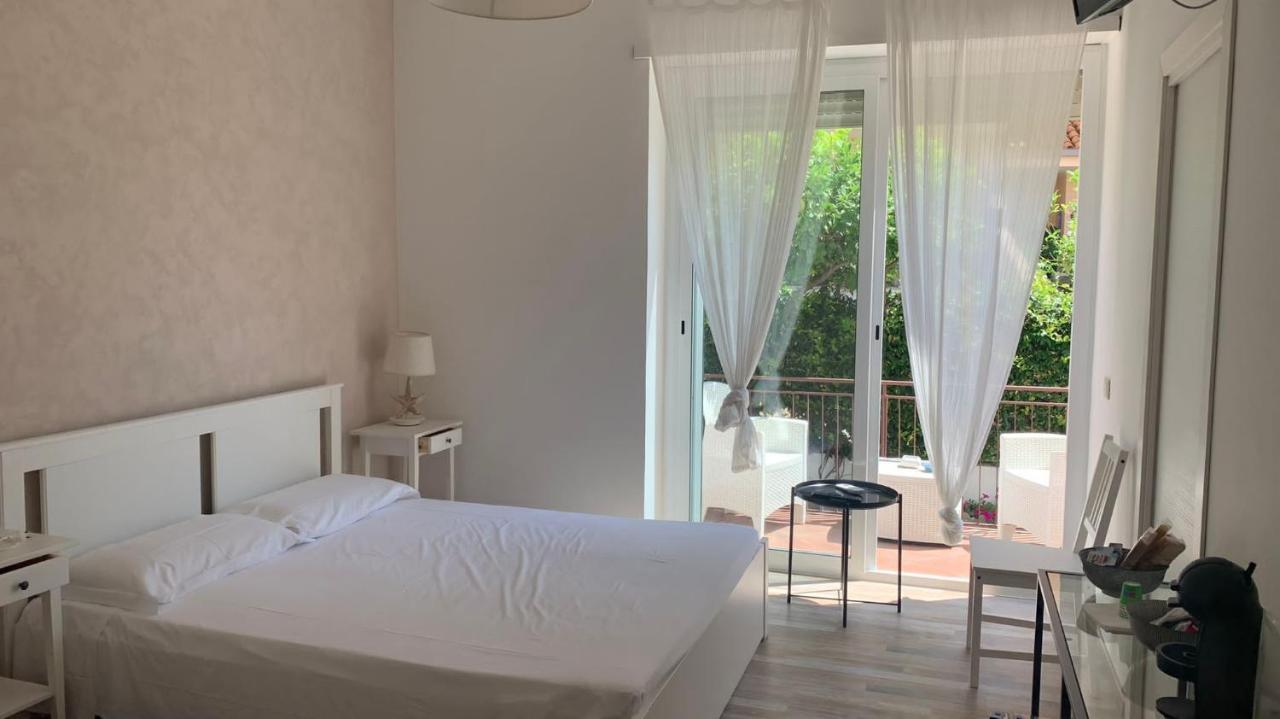 Villa Giuseppina Террачина Экстерьер фото